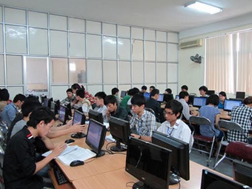 Việc tải phần mềm ôn thi giấy phép lái xe b2 có dễ không?